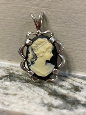 Vintage Cameo Pendant